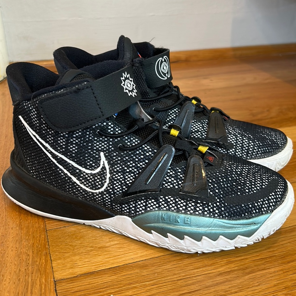 Nike Kyrie Boys